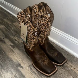 Women’s Ariat Round Up Crossroad Boots